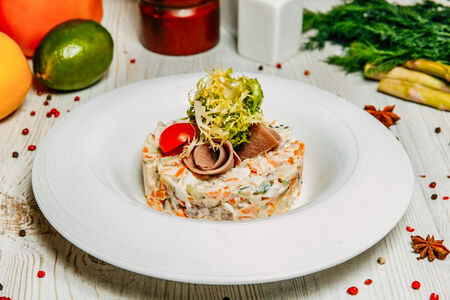 Салат Оливье с телячьим языком