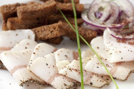 Сало с чесночными тостами