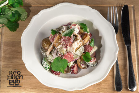 Салат с охотничьими колбасками