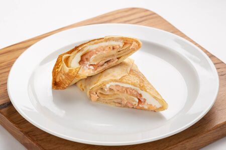 Блин с семгой и творожным сыром