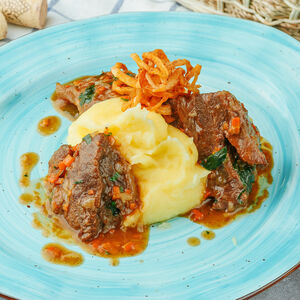 Томленые телячьи щечки