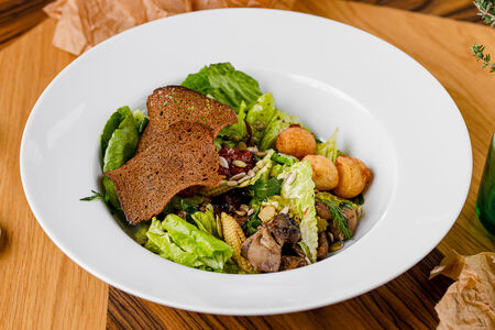 Салат с пикантной печенью