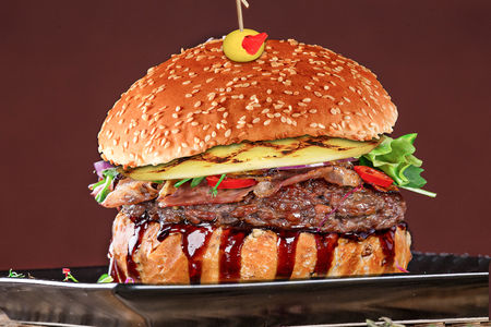 Бургер с ананасом