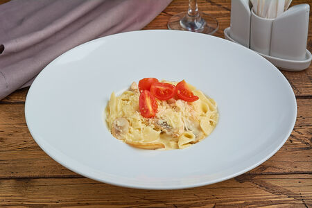 Феттуччине с курицей и грибами