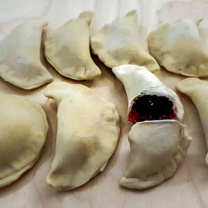 Вареники с вишней замороженные
