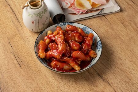 Свинина хрустящая в кисло-сладком соусе