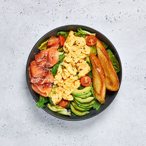 Боул с семгой и авокадо