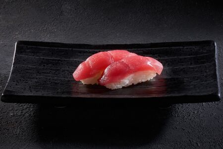 Суши тунец 2 шт