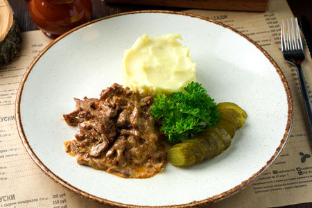 Бефстроганов с пюре