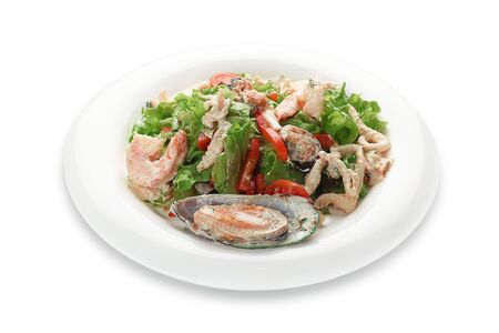 Салат Дары моря под сливочным соусом