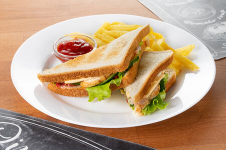 Сэндвич с куриной грудкой и фри