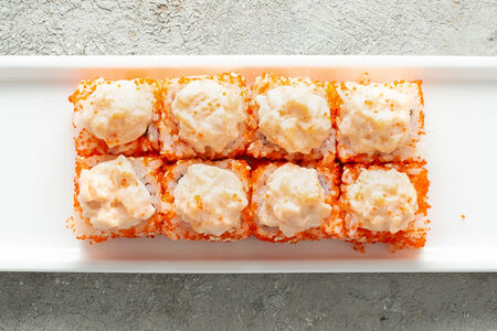 Запеченный ролл с лососем