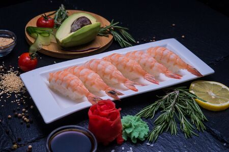 Суши с креветкой