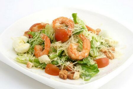 Салат Цезарь с креветками