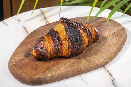 Круассан с шоколадом и фундуком