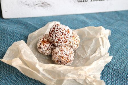 Полезный конфеты курага с миндалём