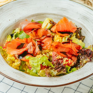 Кус-кус с копченым лососем