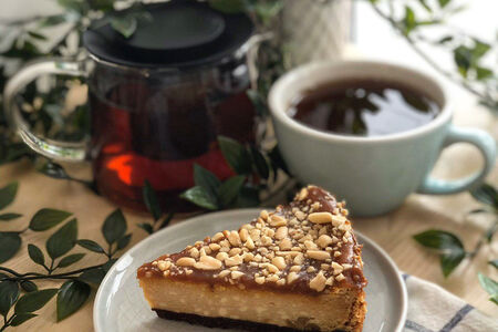 Чизкейк Сникерс