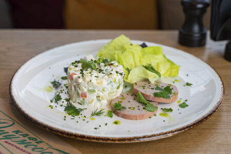 Салат Оливье с домашней вареной колбасой