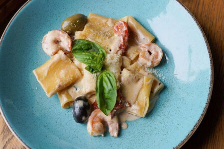 Паста Ригатони с чили-креветками и сливочным соусом