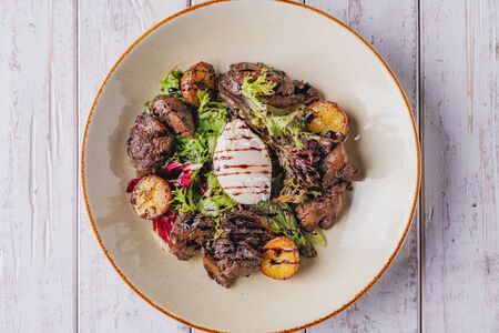 Теплый салат с куриной печенью