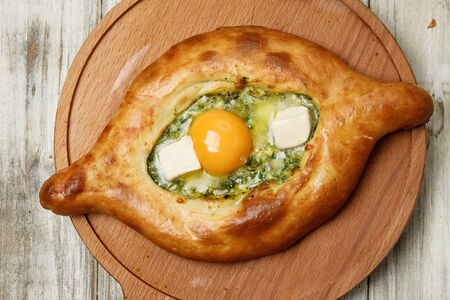 Хачапури по-аджарски со шпинатом