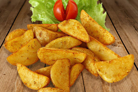 Картофельные дольки, жареные со специями