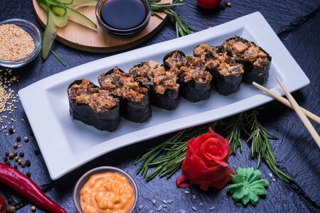 Гункан с угрем