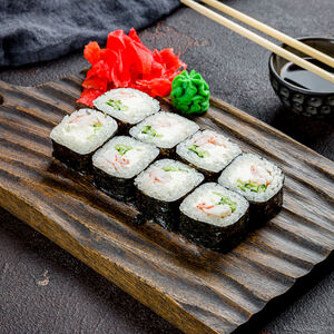 Ролл с креветкой