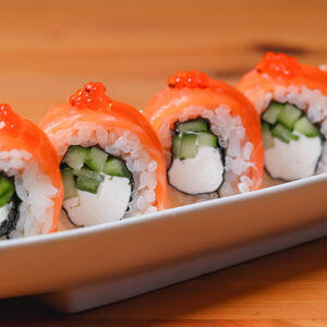 Ролл Филадельфия с икрой