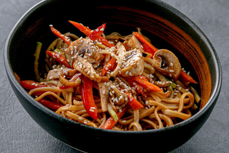 Вок с курицей и овощами