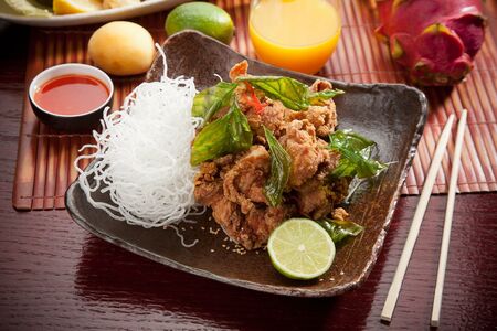 Хрустящая курочка в кляре с соусом Тай-вань