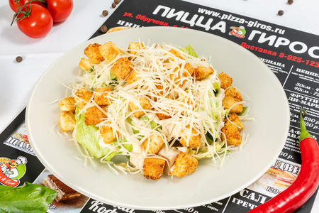 Салат Цезарь с курицей