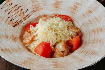 Салат Цезарь с креветками