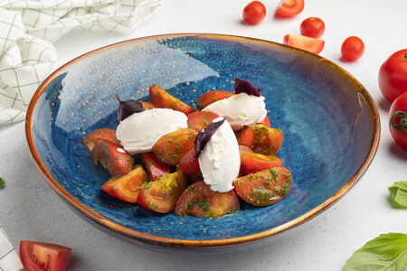 Салат из помидоров