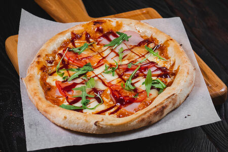 Пицца с копченой курицей