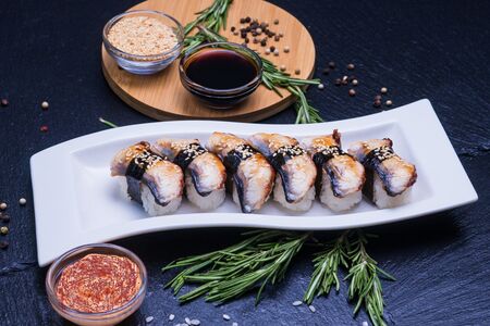 Суши с угрем