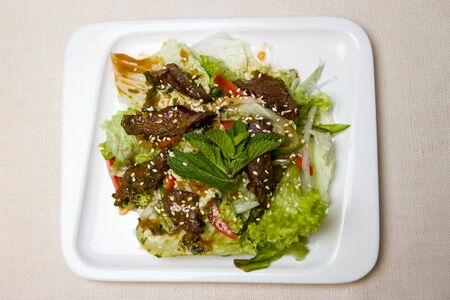 Салат с говядиной по-тайски