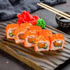 Ролл Калифорния с лососем