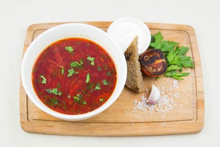 Борщ с мясом и сметаной