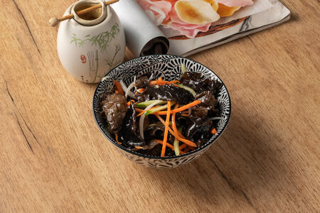 Салат из древесных грибов Моэр