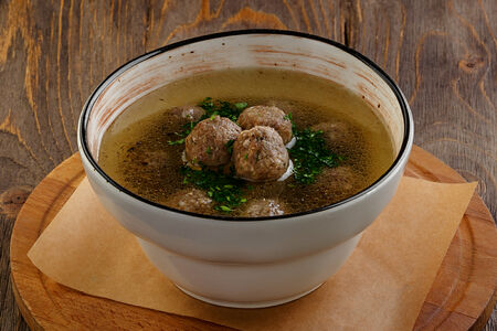 Бульон с фрикадельками