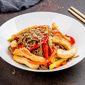 Вок с гречневой лапшой