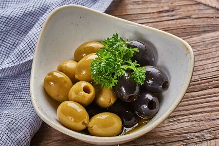 Оливки и маслины