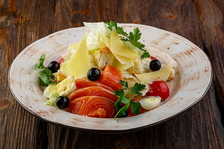 Салат Цезарь с семгой