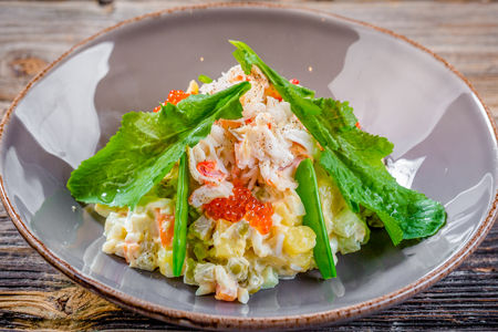 Салат Оливье с камчатским крабом