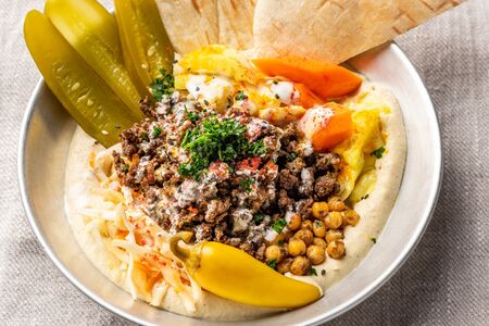 Хумус с мясом