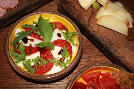 Капрезе с моцареллой