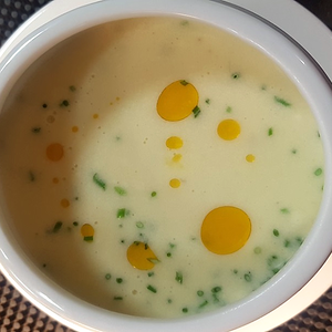 Сырный суп с копченым лососем