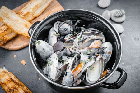 Мидии в сливках с тимьяном